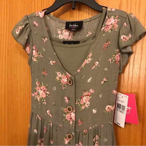 Meet your Posher, Rachel! 15% off of 2 or more bundles! Posh Ambassador II 💛 - Picture 8 of 17